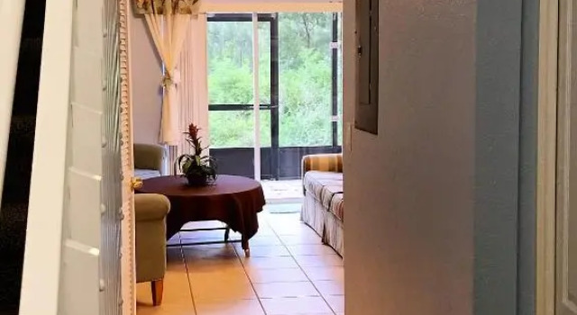 Cozy 4Bdrm/3Ba Townhome, 6 Miles to Disney & Shops, Varaa Hotelli Hotellit Kissimmee pysäköinnillä, Pysäköinti