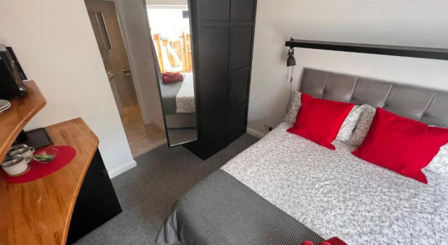 Larmins Room