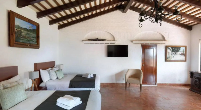 3 Bedroom Spacious Villa with Pool & Lake view, Rezerwuj Willa Wille w Lake Chapala, Willa