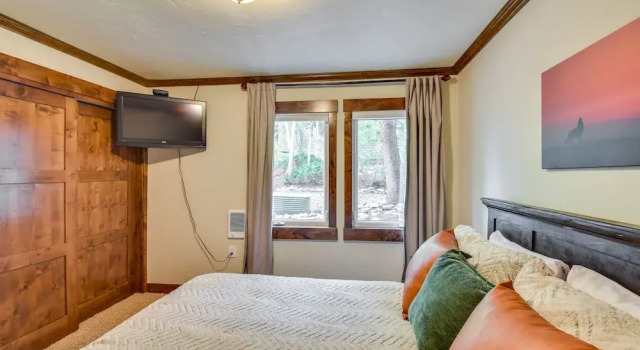Steamboat Springs Condo Near Ski Resort & Village, Забронировать Курортный отель Отели Стимбот-Спрингса 3 звезды, 3*