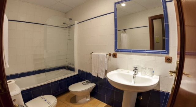 Двухместный номер Standard с балконом и с красивым видом из окна Hotel Paraje La Lambra