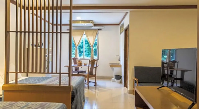 Семейный номер Deluxe Collection O Howard Square Boutique Hotel