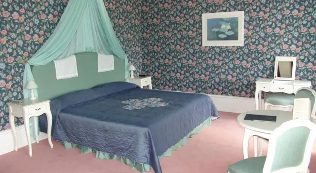 Château Hôtel Savigny, Boek Hotel Savigny-sous-Faye Frankrijk