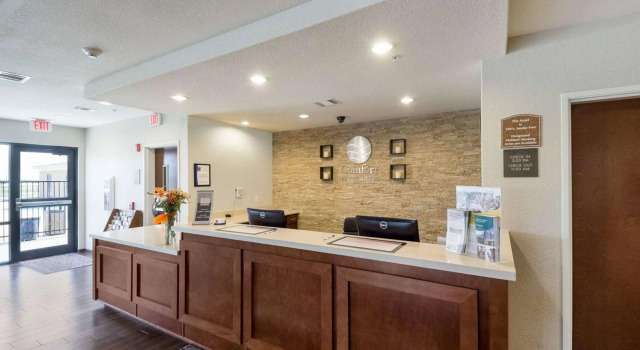 Comfort Inn & Suites, Book Hotel Victoria Houston