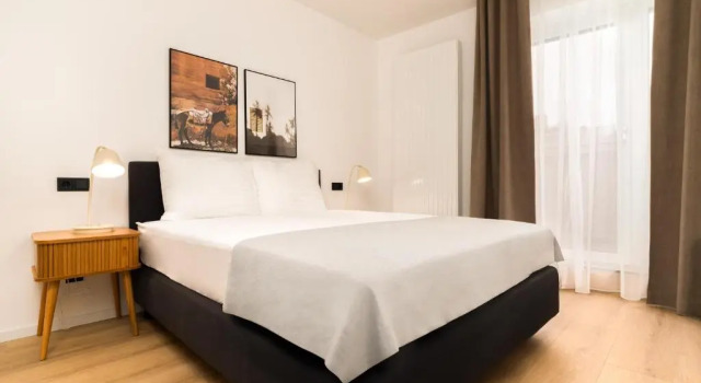 Люкс c 1 комнатой с балконом Limehome Vienna Favoritenstr