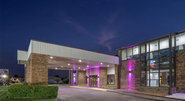 SureStay Plus Hotel by Best Western Greenwood, Забронировать Отель Отели Южной Каролины 3 звезды, 3*