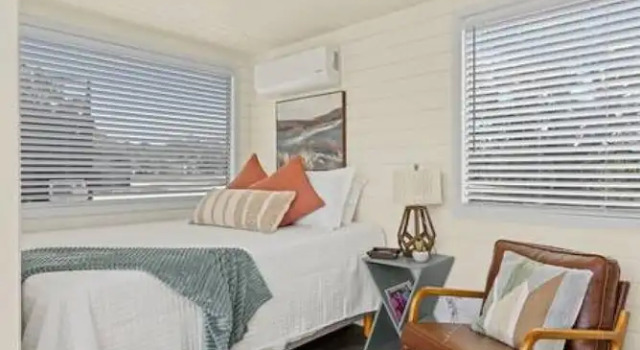 Коттедж New The Sunset Luxury Container Home