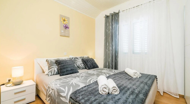 Amazing Home in Stratincica With Wifi and 5 Bedrooms