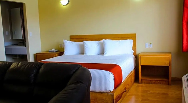 Люкс La Huerta Inn & Suites