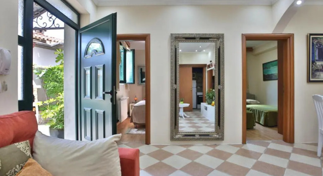 Апартаменты Deluxe Apartments Holiday Lux
