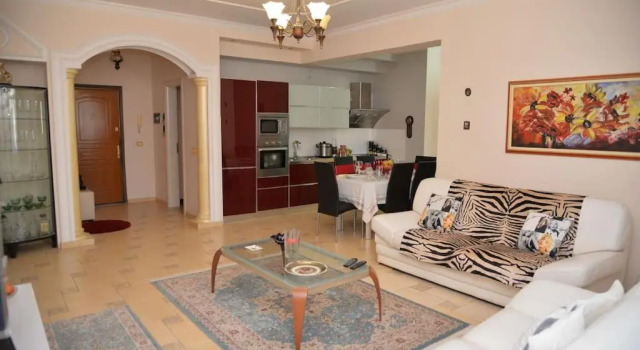 Lovely 2-bedroom condo near the City center, Prenota Hotel Hotel a Riviera Albanese con parcheggio, Parcheggio