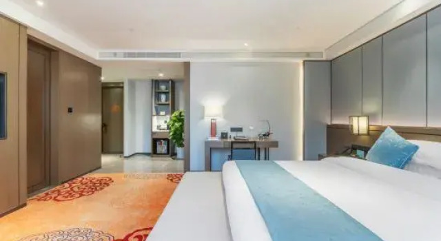 Business Suite Dingyi Hotel