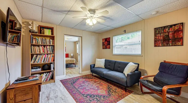 Коттедж Pet Friendly! Sunny Getaway 3 Mi to Barefoot Beach