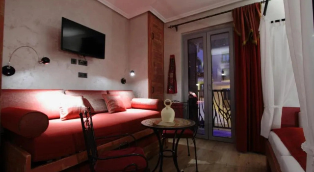Четырёхместный люкс с балконом Boutique Hotel Sierra de Alicante