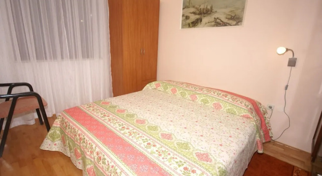 Spacious and Comfortable House With Beautiful Garden Near Tar and Beach 900 m, Book Hotel Tar Poreč Riviera