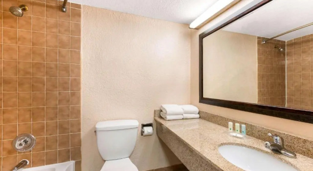 Люкс Quality Inn & Suites Orlando Airport