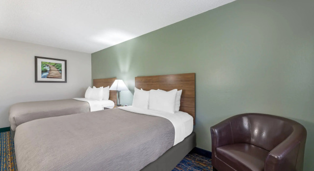 Четырёхместный номер Standard Quality Inn Meadville