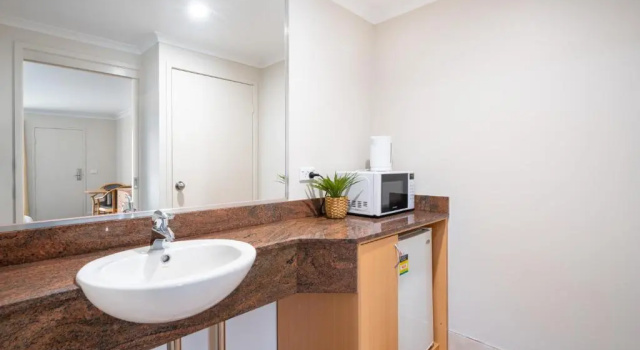 Трёхместный номер Standard Heritage Inn Bathurst