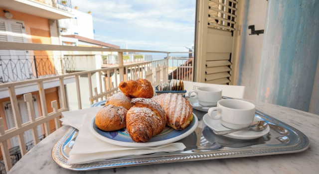 Четырёхместный номер Standard с балконом Hotel Villa Nefele