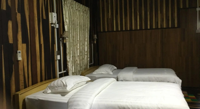 Oak Thar Kyaw Hotel, Rezerwuj Hotel Hotele 3-gwiazdkowe w Pegu region, 3*