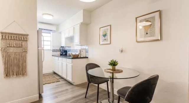 Студия Casa Luna 1 block from the beach