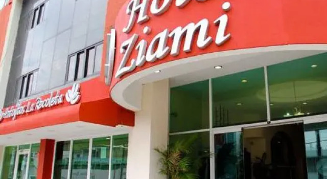 Кровать в общем номере Hotel Ziami