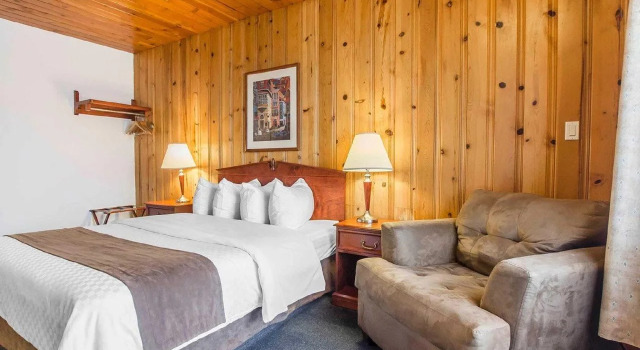 Hotel Danube Bleu, Rezerwuj Hotel Hotele w Manicouagan z parkingiem, Parking