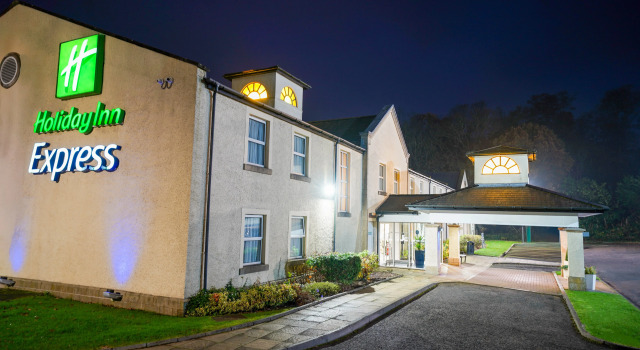Holiday Inn Express Glenrothes, Reservar Hotel Hotéis em Scotland com estacionamento, Estacionamento
