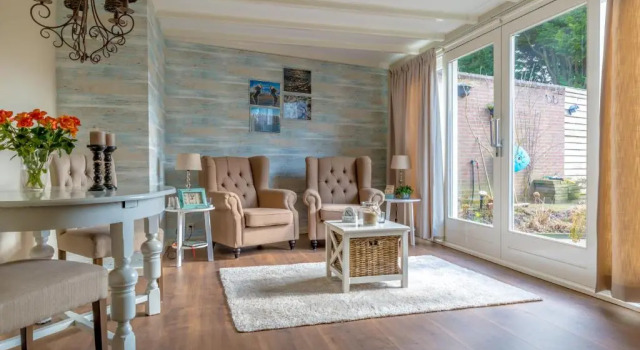 Studio Even dur Uut, Book Hotel Noordgouwe 
