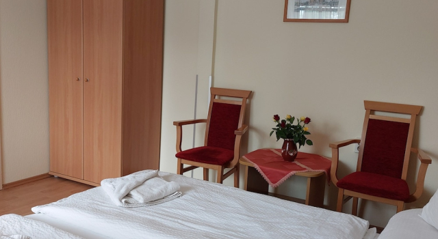 Семейные апартаменты с 2 комнатами с балконом и с видом на сад Erika Apartmanházak