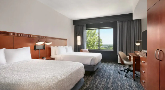 Четырёхместный номер Standard Courtyard Lancaster