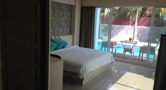 Двухместный номер Luxury с балконом Chalong Beach Front Residence