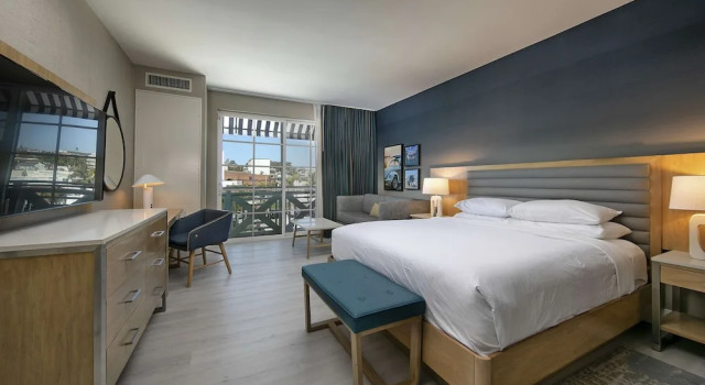Двухместный номер Deluxe с балконом Inn at the Pier Pismo Beach, Curio Collection by Hilton