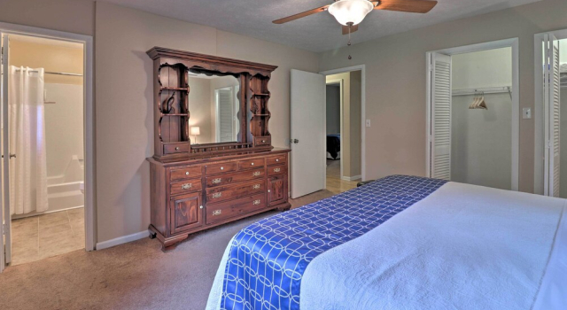 Коттедж Hendersonville Home w/ Fire Pit: 5 Mi to Downtown!
