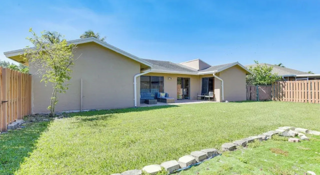Near Beaches: Pet-friendly Sunrise Escape w/ Patio