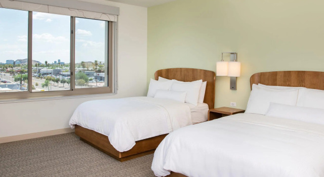 Четырёхместный номер Standard Element by Marriott Scottsdale at SkySong