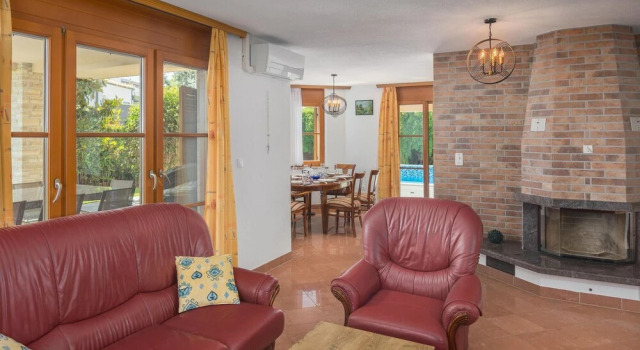 Amazing Home in Medulin with Outdoor Swimming Pool, Hot Tub & WiFi