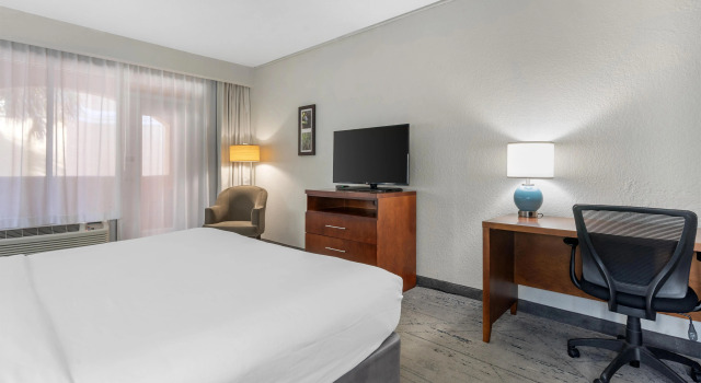 Двухместный номер Standard с балконом SureStay Plus Hotel by Best Western The Villages