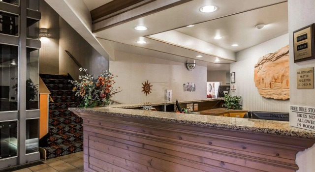 Люкс Quality Suites Moab near Arches National Park
