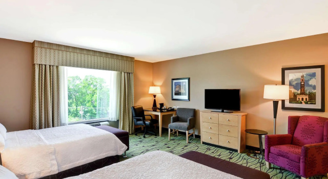 Четырёхместный номер Standard Hampton Inn & Suites Crabtree