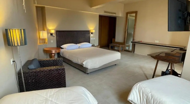 Семейный люкс с балконом Aegeon Beach Hotel