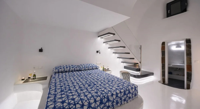 The Luna Cavern 3 with Hot Tub Ocean, Забронировать Апартаменты/квартира Тира Santorini Caldera, рядом с Музей досторического города Тира