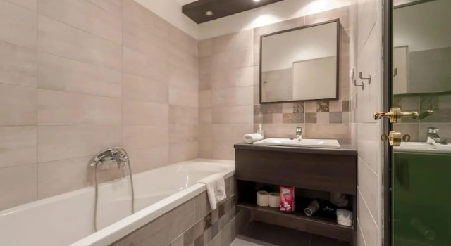 Апартаменты 27 Shades of Green (4 bedroom 3 Bath Sunny Central)