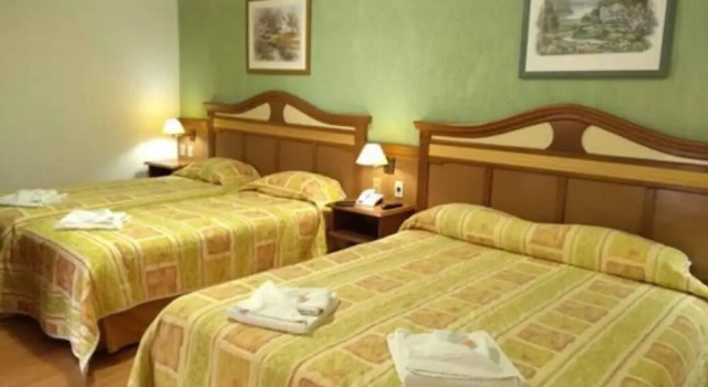 Четырёхместный номер Standard с балконом Hotel Shallon