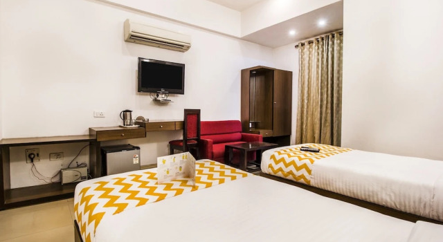 FabHotel Nest Inn Gomti Nagar, Забронировать Отель Отели Гомти Нагара с парковкой, Парковка