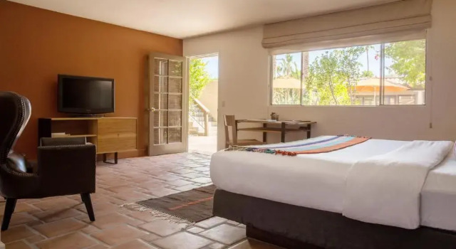 Люкс с видом на бассейн Santiago Resort - Palm Springs Premier Gay Men’s Resort
