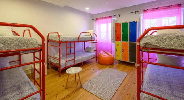 Кровать в общем номере Terrace Lisbon Hostel