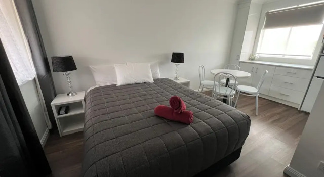 Четырёхместный номер Premium Almond Inn Motel