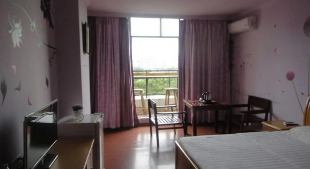 Raintree Backpacker Hostel(三亚雨树背包客青年旅舍), Book Hotel Sanya Hainan