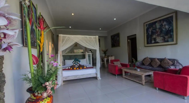 Ratna Villa